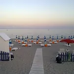 Regina 3*
