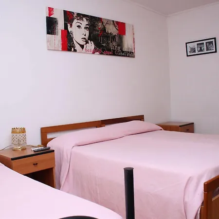 Regina 3*