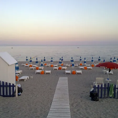 Regina 3*