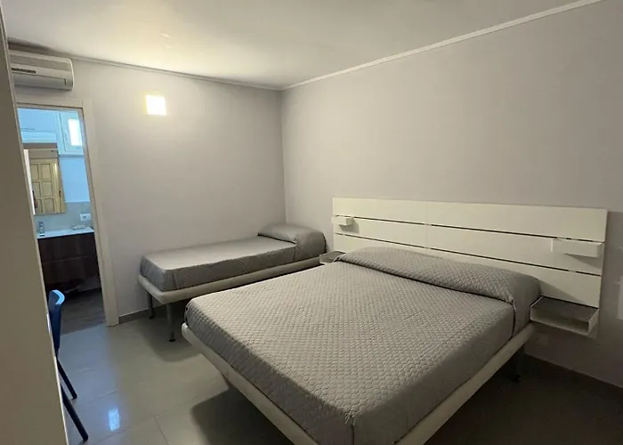 蕾佳娜住宅酒店 3* 玛里纳吉尔萨罗